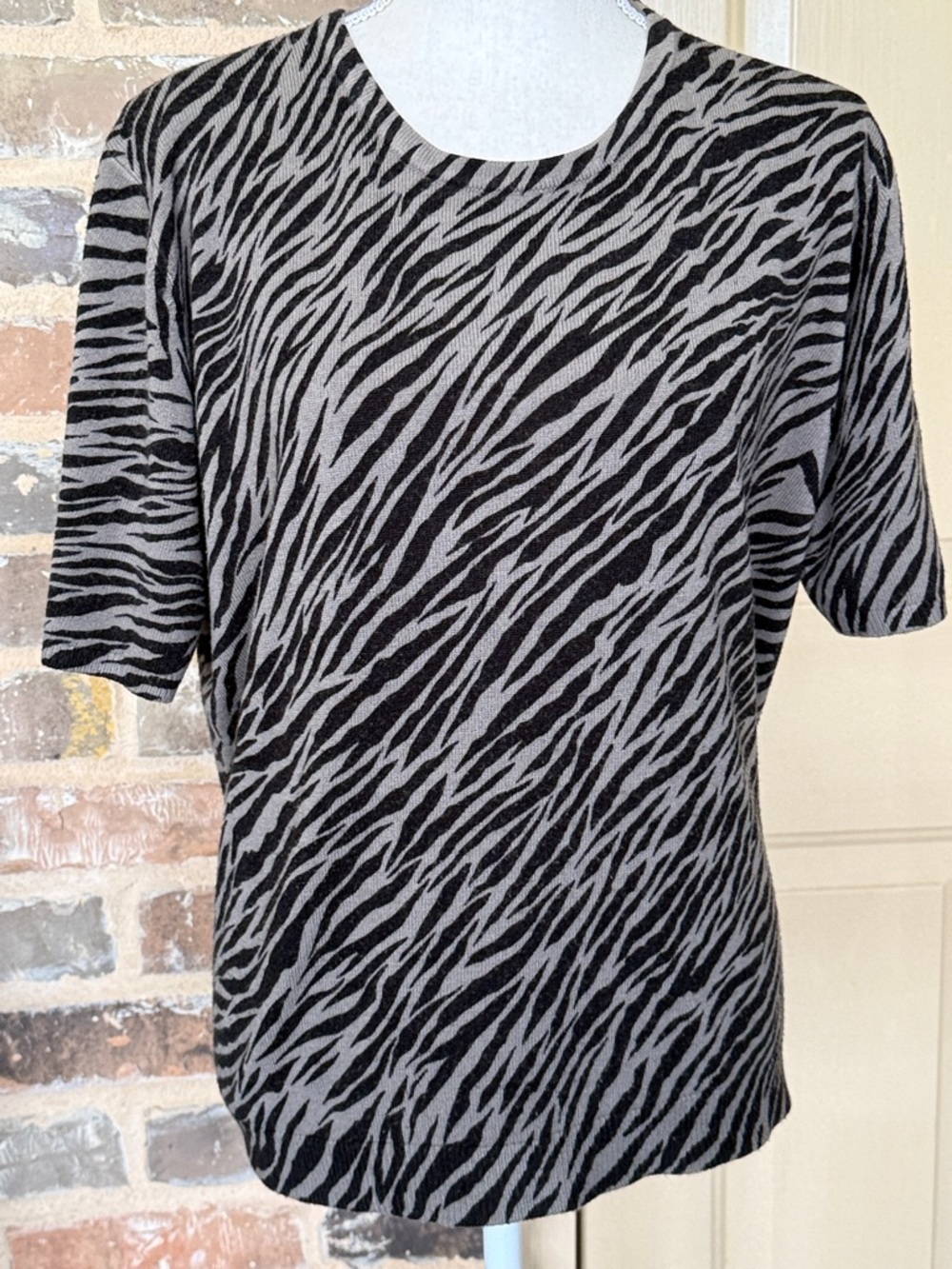 Sag Harbor Black and Gray Zebra-Print Short Sleeve Knit Top Plus Sz 1X